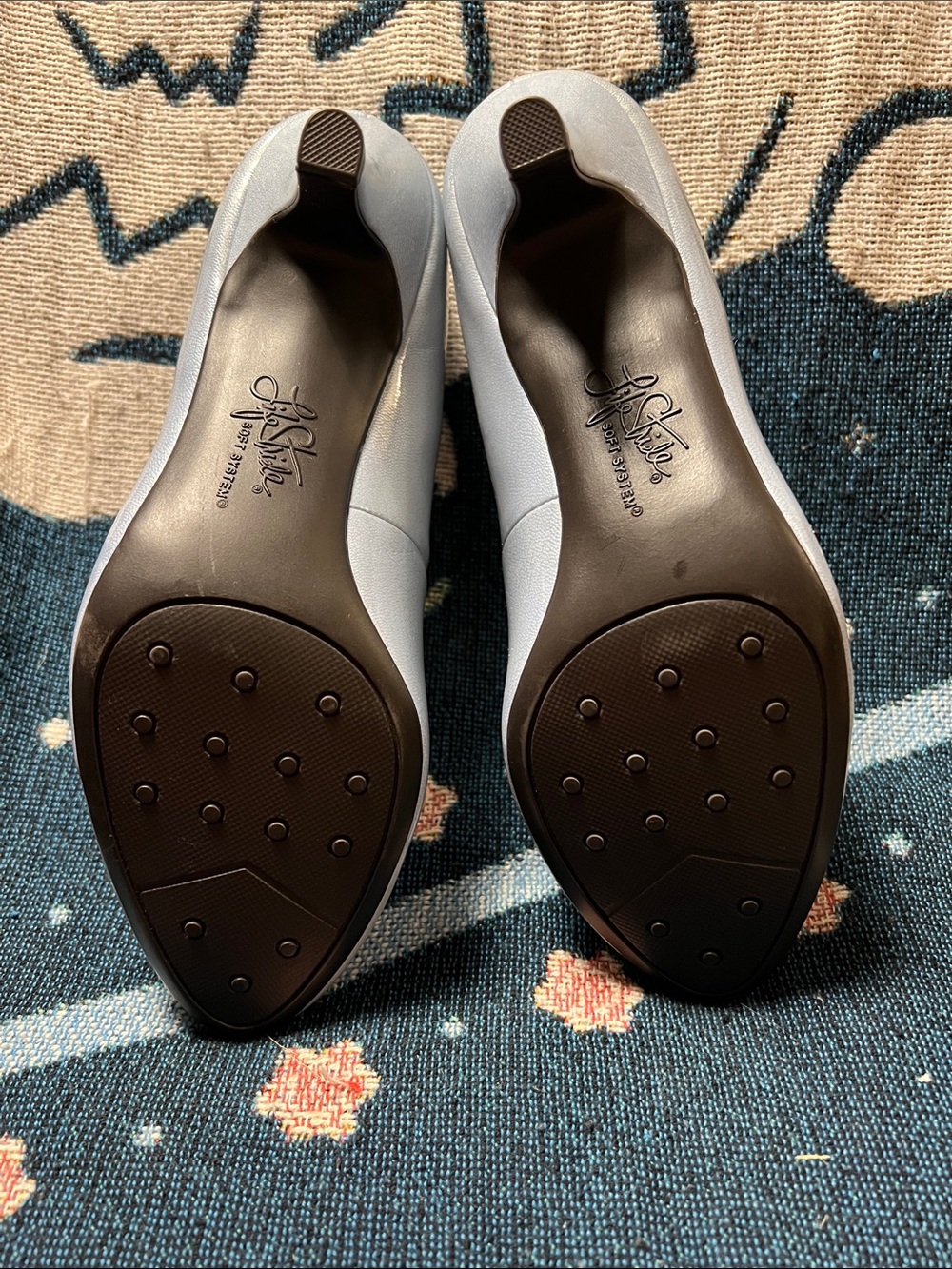 Pale Blue Rounded-Toe pumps size 8.5 - Picture 8 of 8